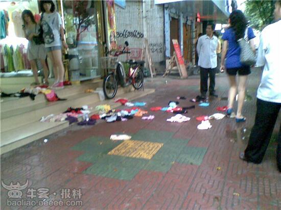 [图]+<em>女性</em>内衣<em>丢</em>一地