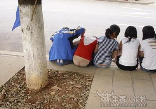 [组图]学校门口穿如此<em>低腰裤</em>的90后<em>女孩</em>