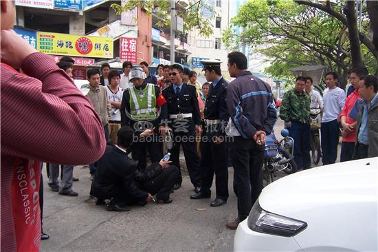 视频:<em>女子喷水</em>有错,协管打人不对