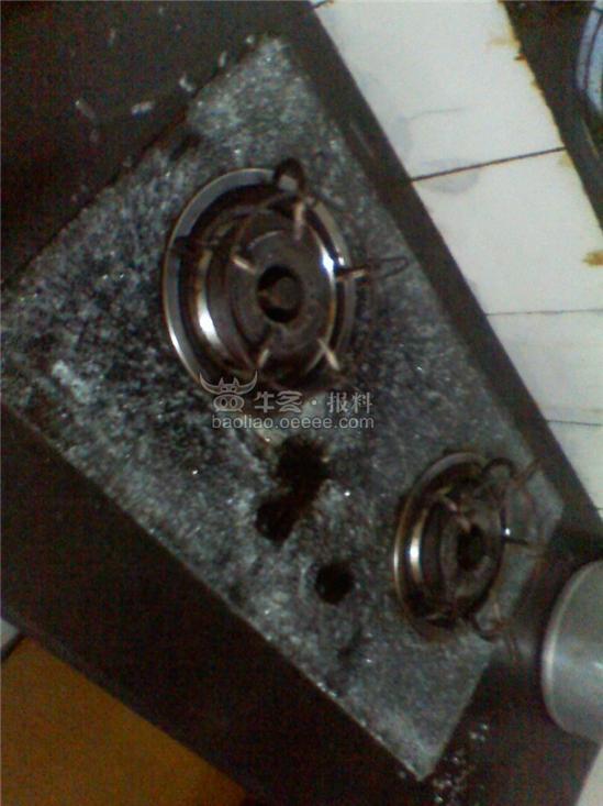 樱奇燃气灶面突然炸裂,吓死人啦 奥一网-报料