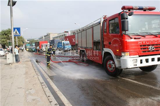 [视频]油罐车漏油引发多起撞车事故(获奖30)