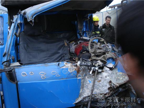 [视频]疯狂小货车追尾吊车司机被压死(获奖20)