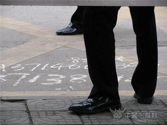 [街拍]深圳龙华:满城尽贴牛皮癣