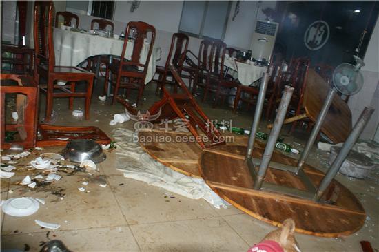 [视频]客人发酒疯打砸饭店(获奖15)