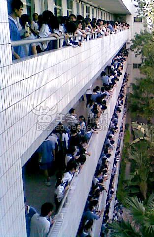 南头中学学生集体要求学校圣火传递日放假