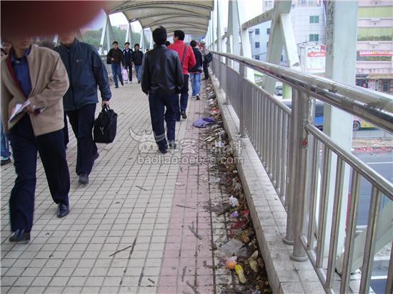 [街拍]宝安沙井客运站 垃圾成堆无人理