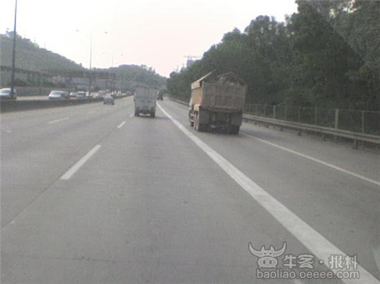 《图》北环大道小车不按车道行驶_报料_奥一