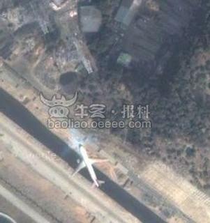 谷歌地图上看到飞机停路边
