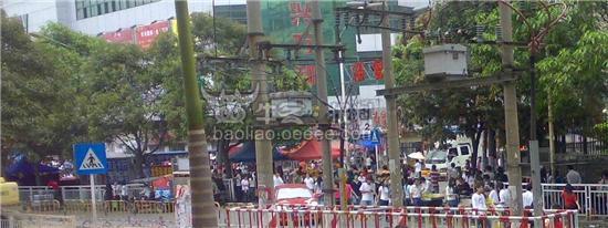 深圳龙华富士康南大门前的马路竟然是这样的