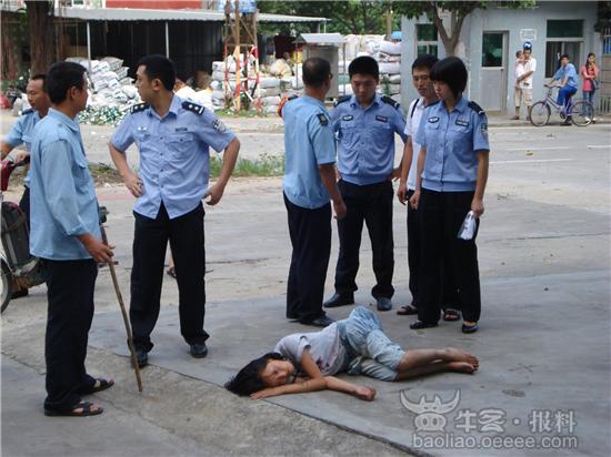 [突发]妙龄女疑感情受刺激 路边砸车摔酒瓶(获奖)