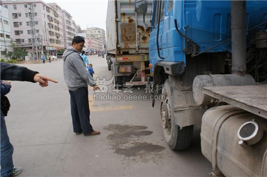 [视频]歹徒改装越野车偷油被围捕(获奖20)