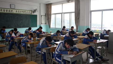 广州科学城中学超长时间违规补课,怎么没人管