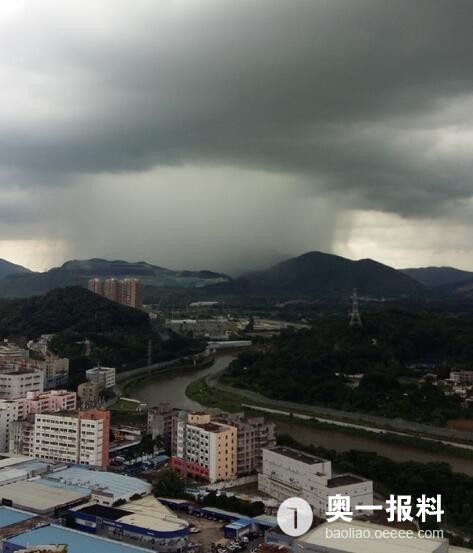 午间天空就如此昏沉要下暴雨 看看梧桐山情景