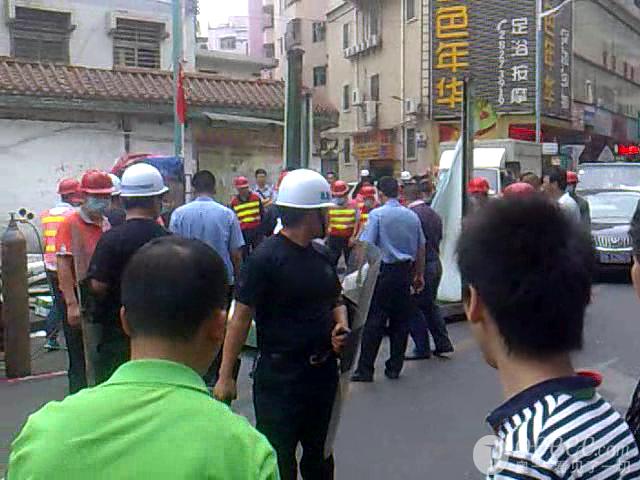 布吉违建商铺赔偿没完善 强拆致受害者昏倒地