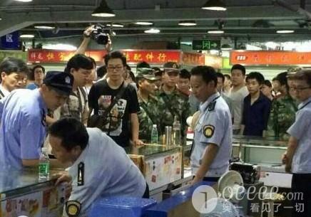 海关到华强北查手机,店主们丢下店铺跑光了