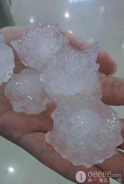 暴雨冰雹袭击深圳,多地出现大面积浸水,新机场