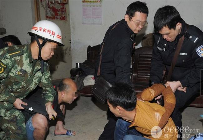 广东抓8克隆卡团伙 总头目泡站街女作案