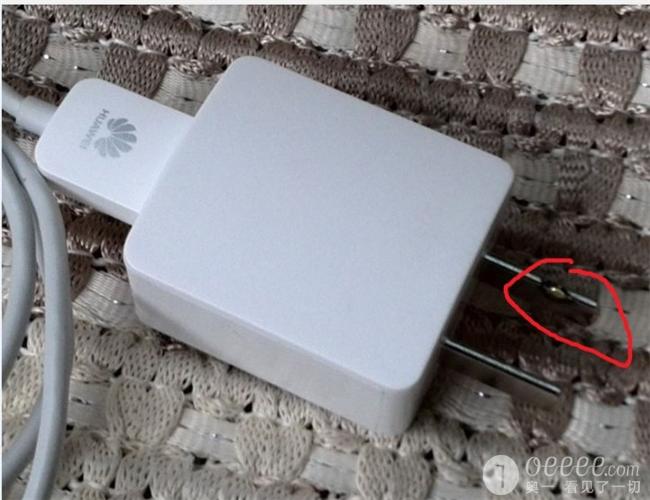 华为P6手机移动版插头从插座拔出瞬间爆炸起