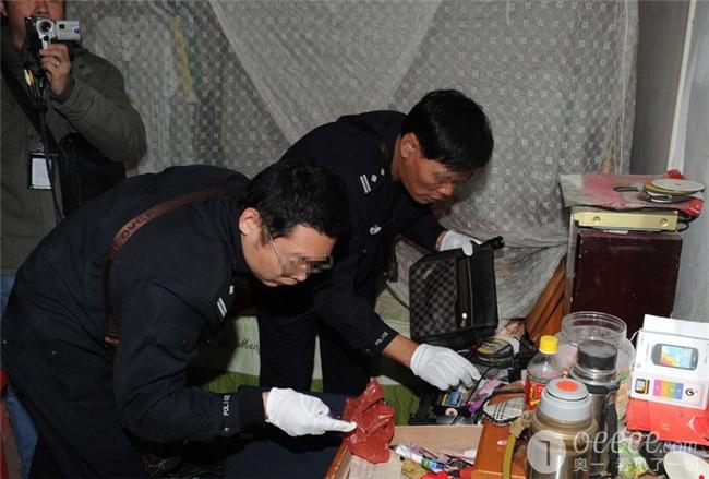 广东抓8克隆卡团伙 总头目泡站街女作案