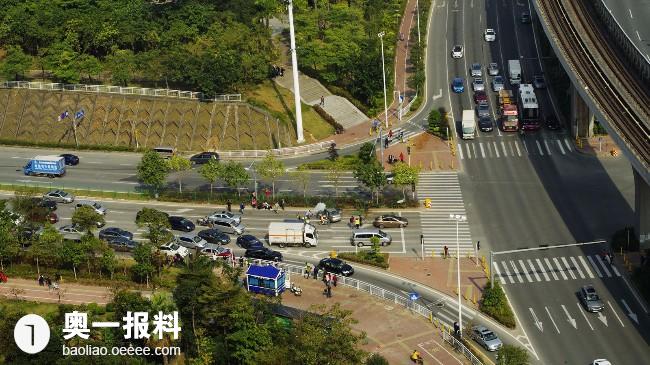 布澜路与龙岗大道交汇路口发生严重交通事故