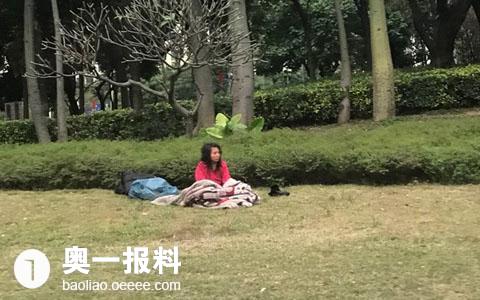 年关了发现梅关附近露宿的流浪女