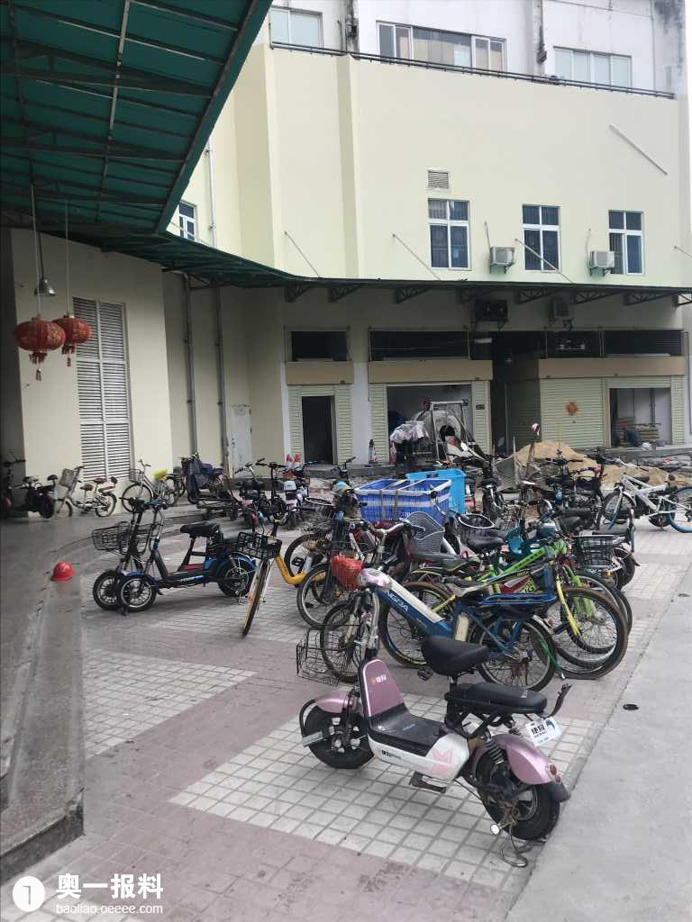 罗湖百顺物业管理脏乱差,小区内各种电动车随意乱摆放.