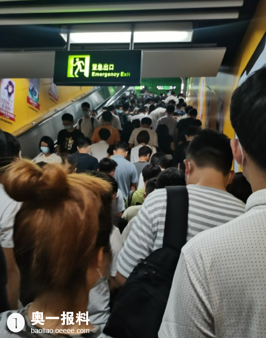 地铁拥挤电梯故障这就是周一