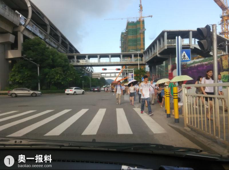 深圳西丽<em>宝能</em>城长期占用<em>留</em>仙大道辅道施工_报
