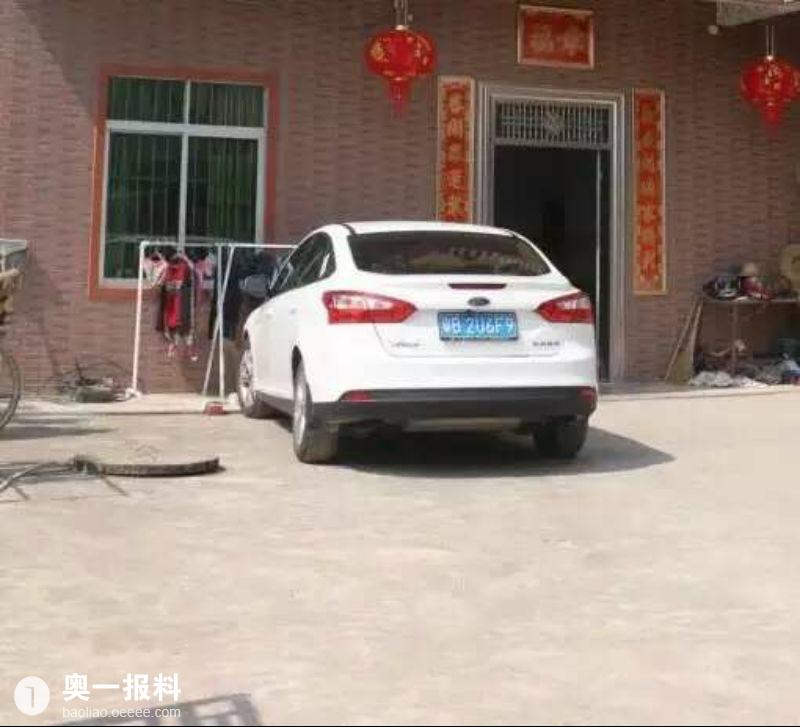 寻人启示: 陈炳宽,男,28岁,175厘米于6月9号在深圳驾驶福特车牌为粤B 2U6F9 的小轿车出门自今未归,已失去联系6天,查监控最后出现在深圳盐田高速路段,现家人特别着急寻找,一个女人带着孩子,没有收入,跪求好心人转发和提供线索,联系电话:周女士,150 1389 6551,祝好心人一生平安!.