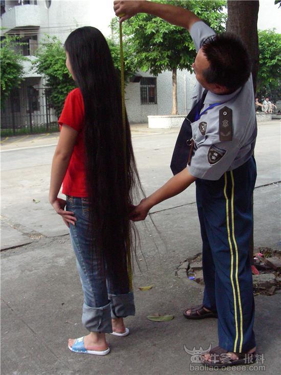 [眼界]外来女工十年未剪发 秀发长到小腿肚