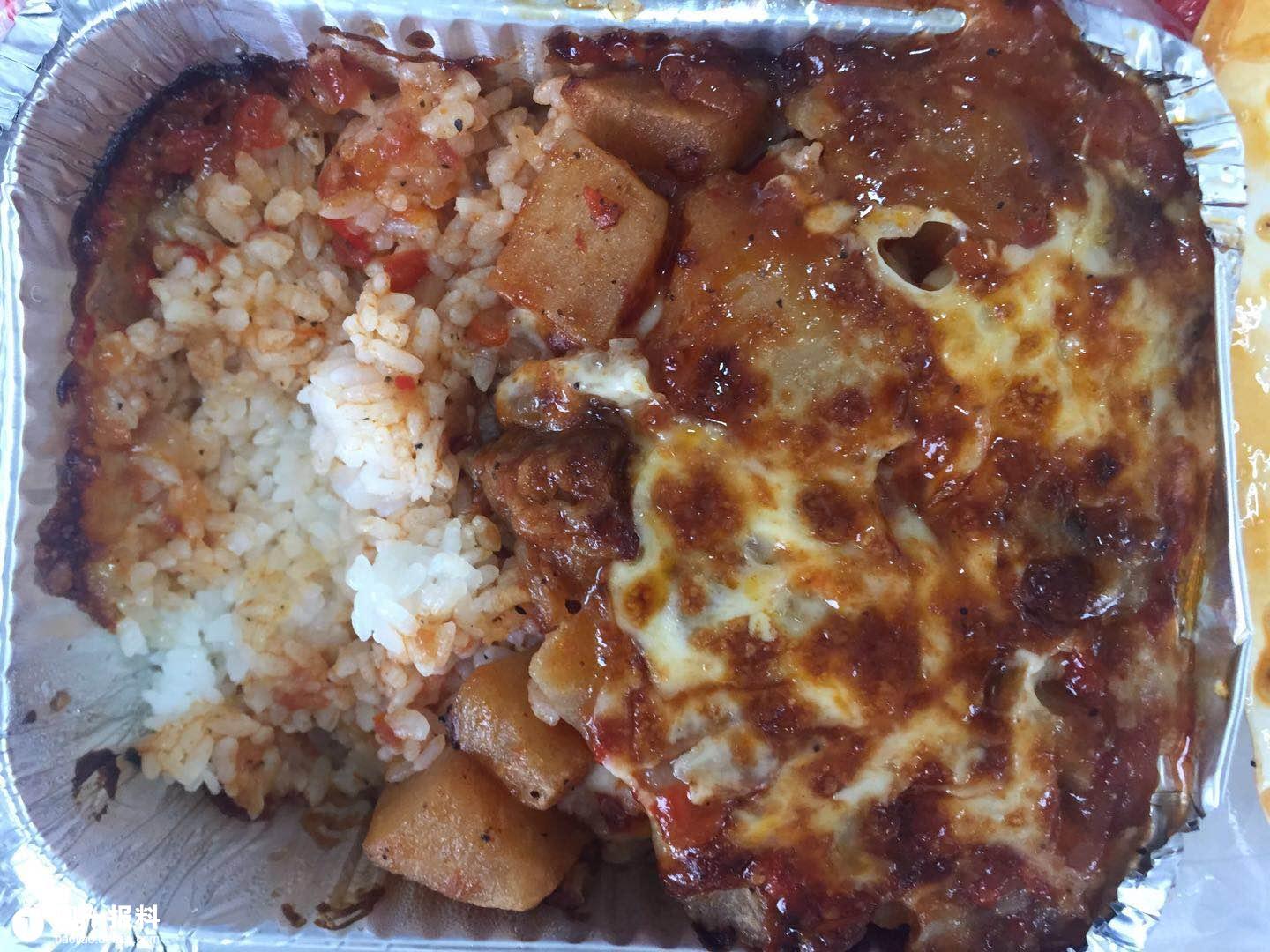 必胜客深圳欢乐谷店订的牛肉焗饭竟然是被人吃过的