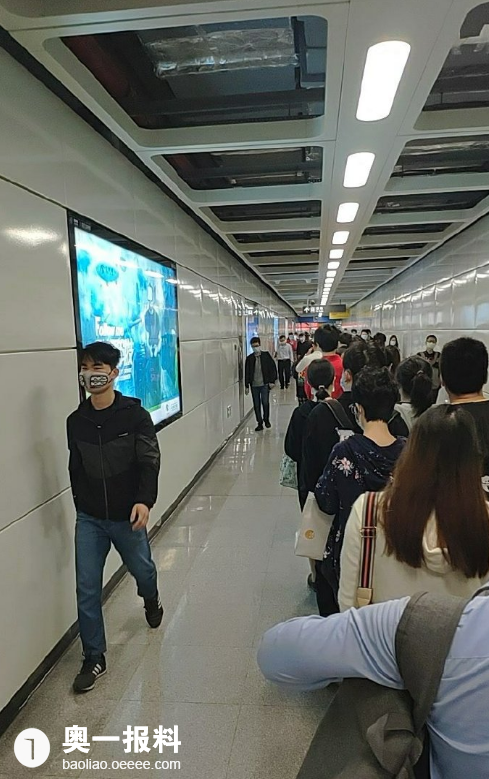 碧海湾地铁站快速通道是摆设吗排队排到300米了