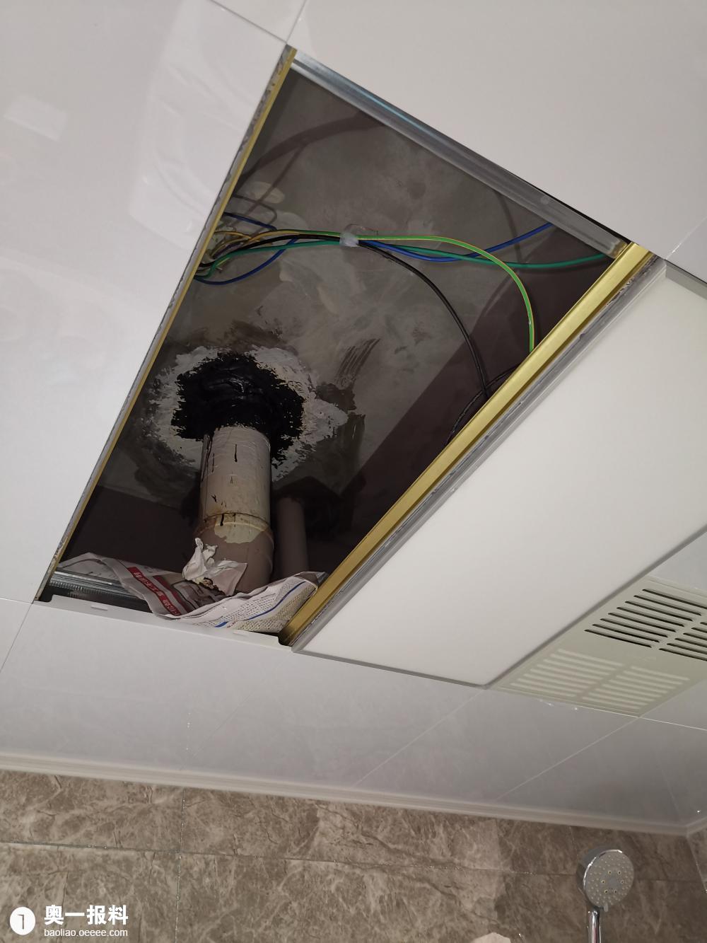 卫生间马桶排污管漏水直接渗漏到楼下好恶心