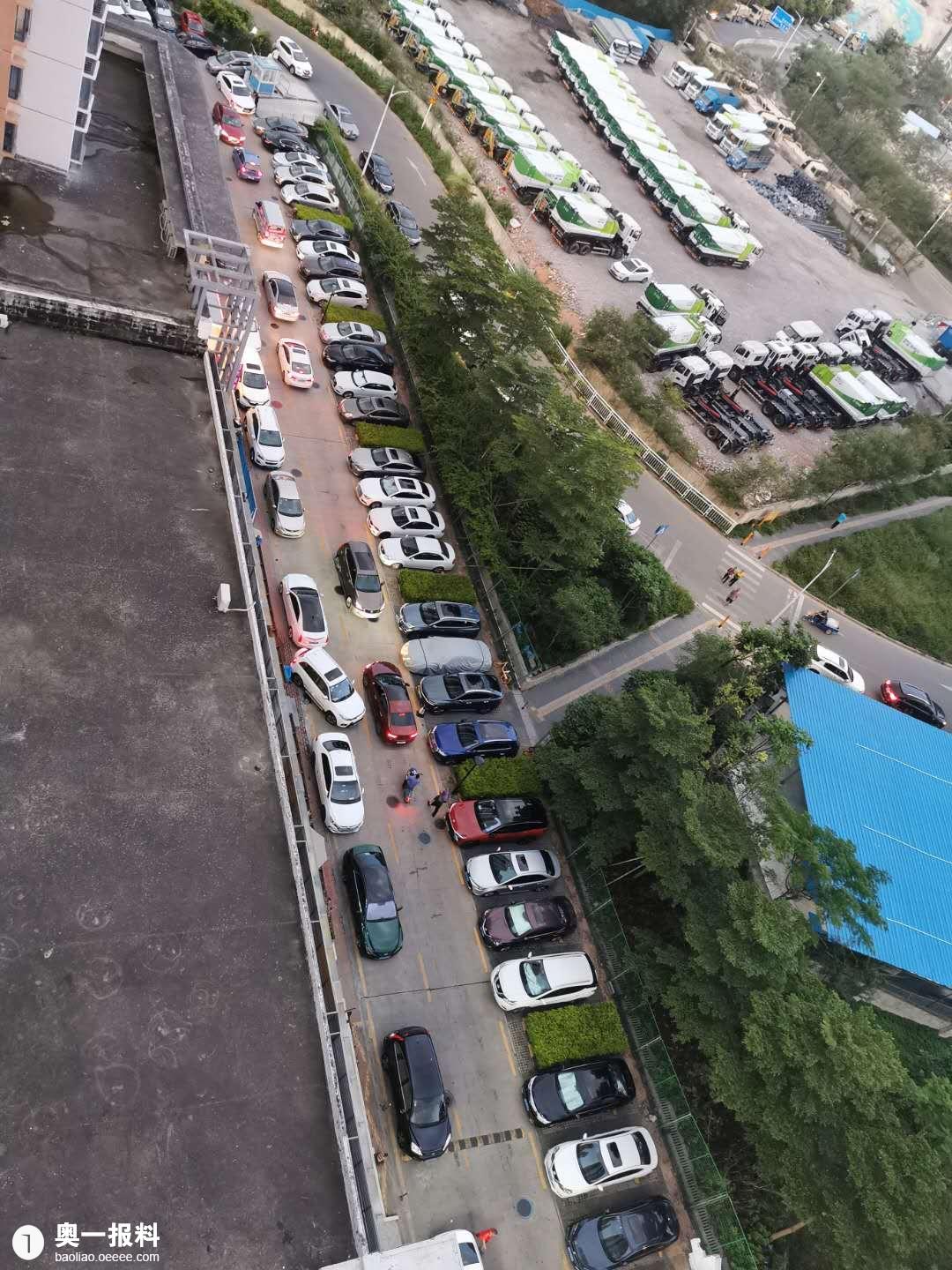 物业不作业为深康村停车难