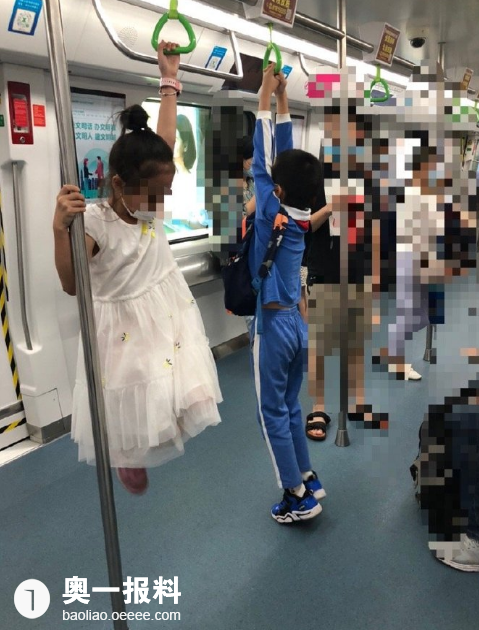 深圳地铁小学生图片