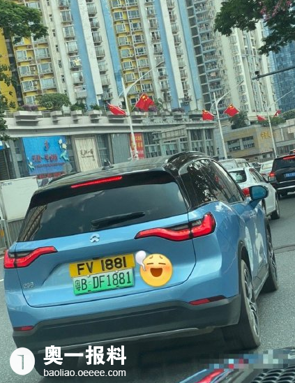 胆大妄为直接把假港牌悬挂在主车牌的位置