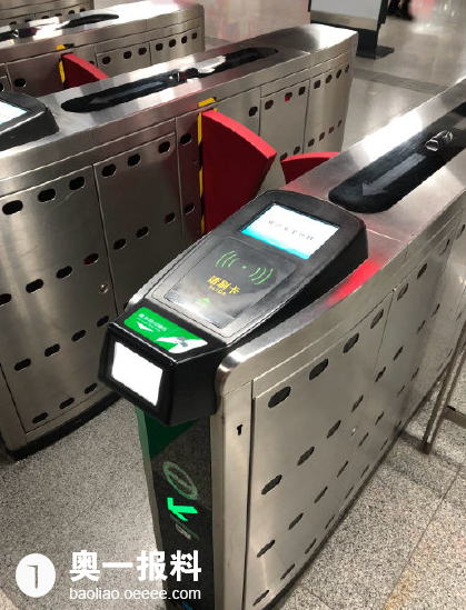 深圳地铁闸机分开刷卡扫码特不便望改善