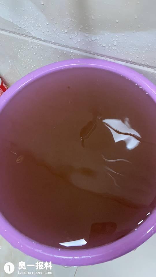 富通城小区水资源不干净打开水龙头就有沙子