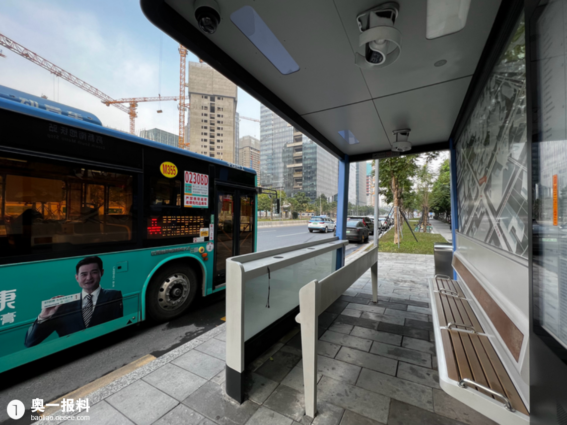 深圳最新的公交站台配备了无叶风扇,长凳还能提供手机充电,包括无线