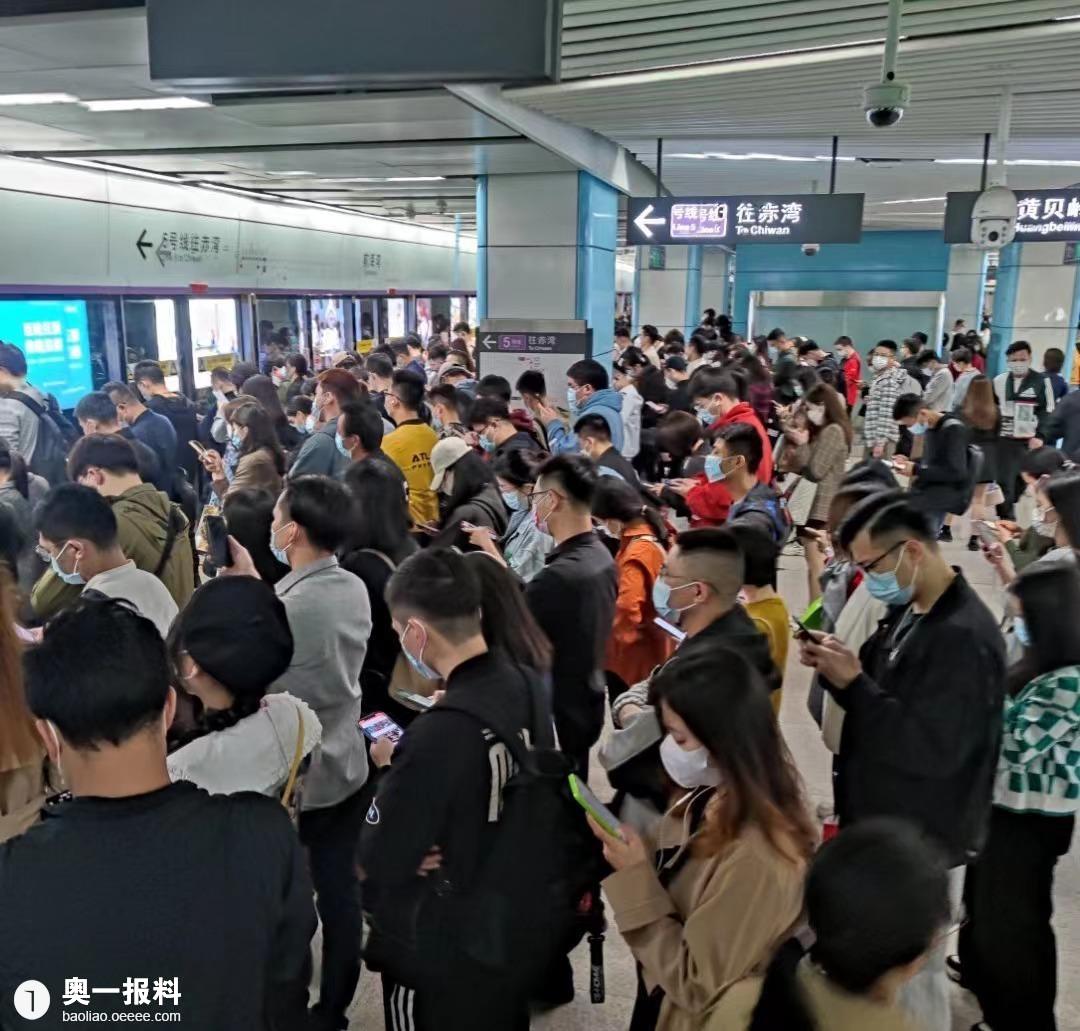 前海湾地铁站每天上班要等5趟才上得去
